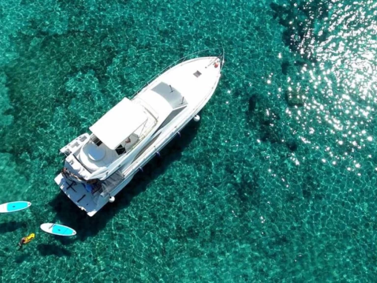 Alquiler de barcos Toúrlos barato de 53 FlyBridge 