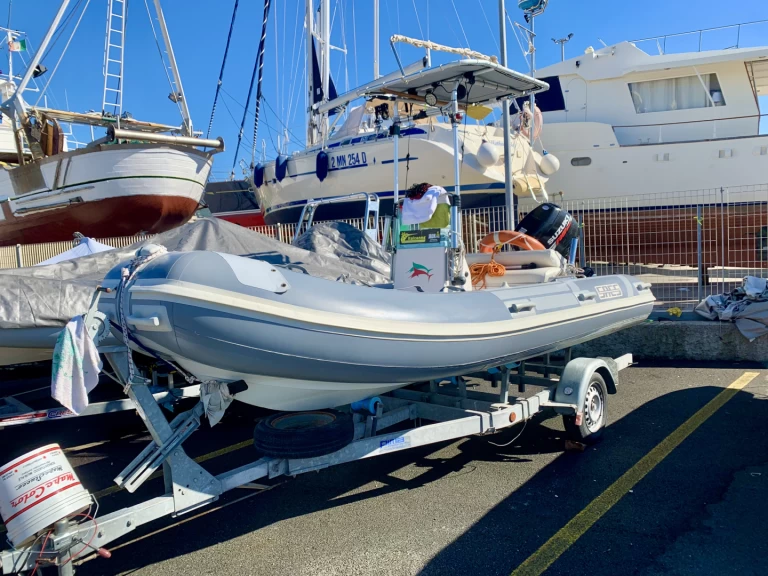 Alquiler Neumática Sacs con o sin  título de navegación