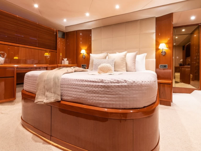 Alquiler de Yate de lujo, con o sin patrón Princess Mykonos (Ciudad)