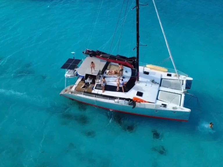 Alquiler Catamarán Lazzi 47 con o sin  título de navegación