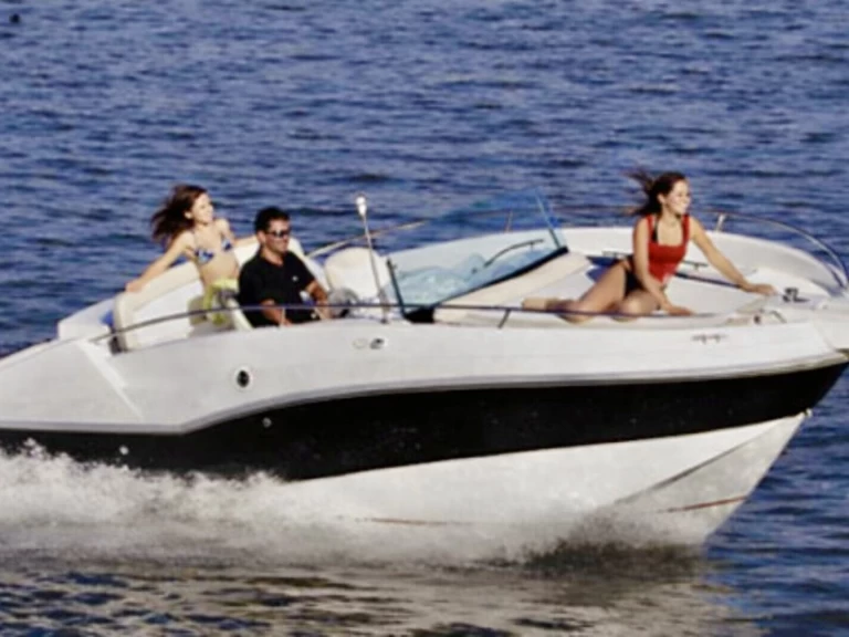 Alquiler de Rio Rio 650 Day Cruiser en Nice