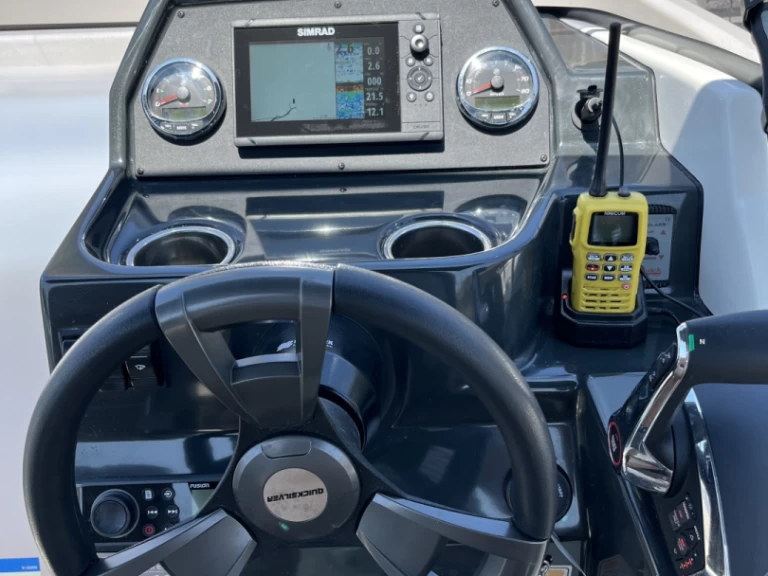 Alquiler de Quicksilver Activ 675 Open en Arzon