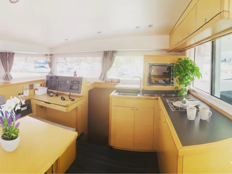 Alquiler Catamarán Lagoon con o sin  título de navegación