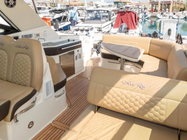 Sea Ray Sundancer 320 de alquiler a Ayia Napa