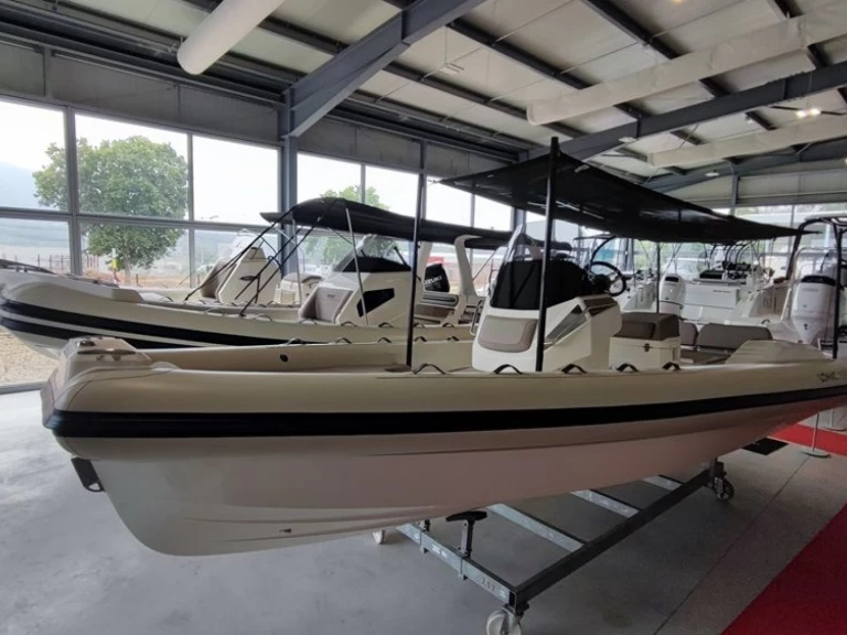 Alquiler de embarcaciones Lomac Lomac 700  enAjaccio en Samboat