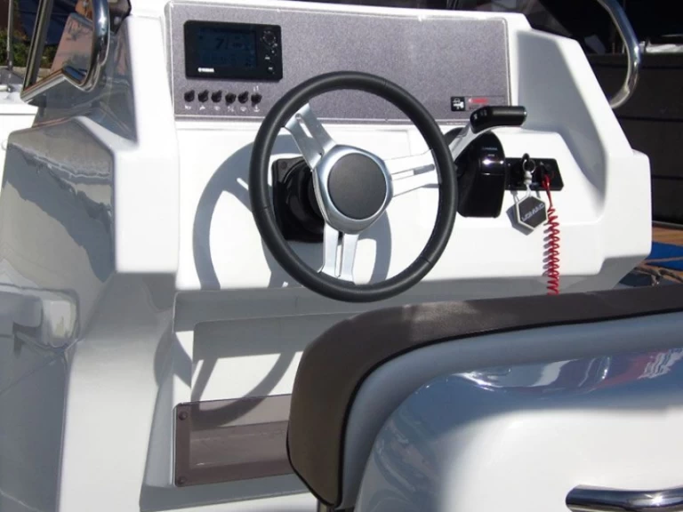 Alquiler de Neumática, con o sin patrón Lomac Ajaccio