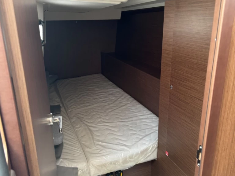 Alquiler de Bénéteau OCEANIS 37.1 OCEANIS 37.1 en Ajaccio