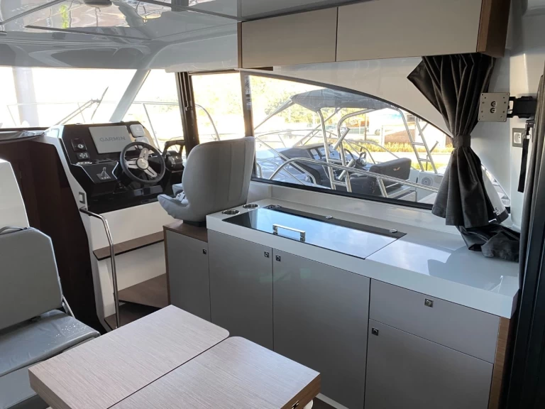 Alquiler de embarcaciones Bénéteau ANTARES 11 OB FLY enAjaccio en Samboat