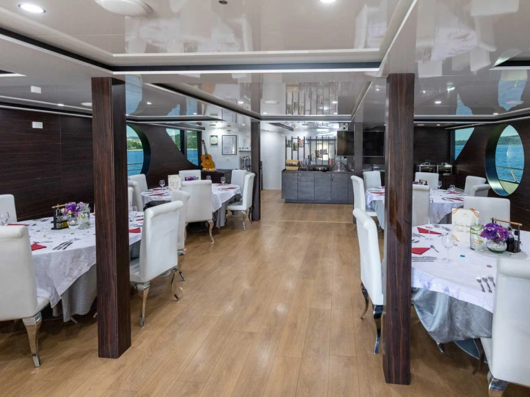 Alquiler de Yate de lujo, con o sin patrón  Šibenik