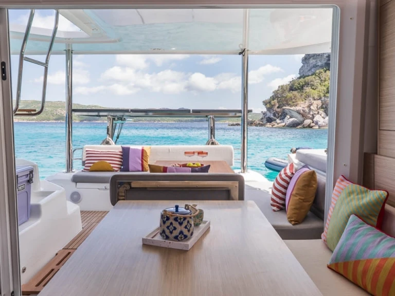 Alquiler de embarcaciones Lagoon Lagoon 38 enNéa Péramos en Samboat