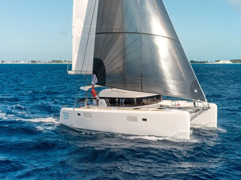 Catamarán para alquilar Port Vauban al mejor precio