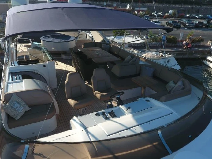 Yate de lujo para alquilar Port Vauban al mejor precio