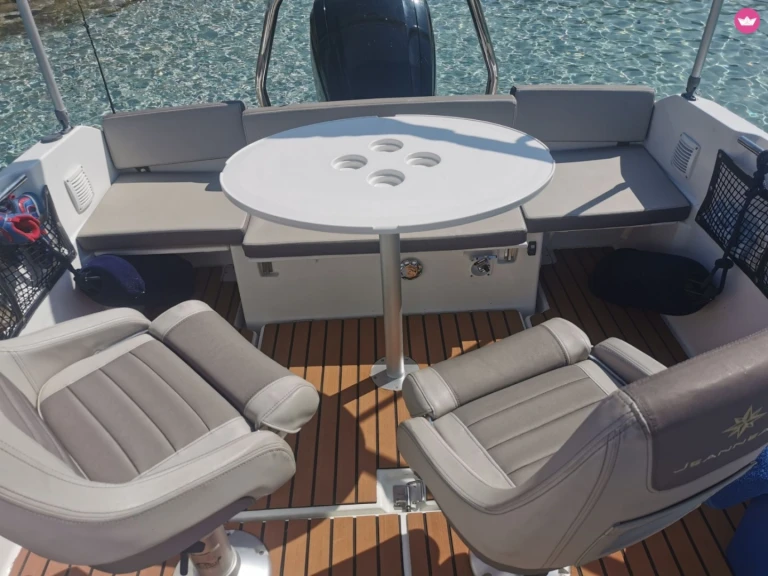 Alquiler de Jeanneau Cap Camarat 5.5 WA Serie 2 en Saint-Florent