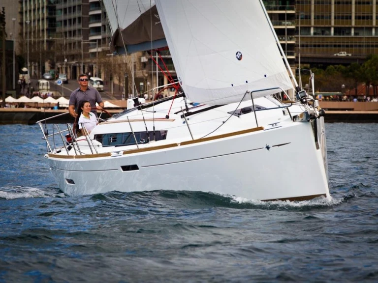 Alquiler de Jeanneau Sun Odyssey 379 en Port-Haliguen