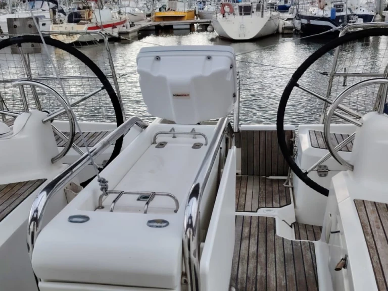 Alquiler de Velero, con o sin patrón Jeanneau Port-Haliguen