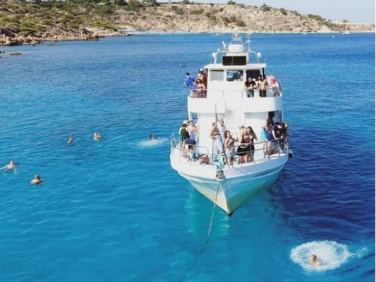 Alquiler de barcos Protaras barato de Coastal passenger vessel