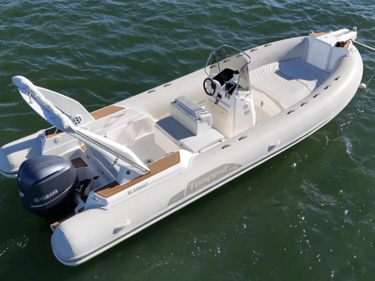 Capelli Tempest 770 Luxe de alquiler a Grand Piquey