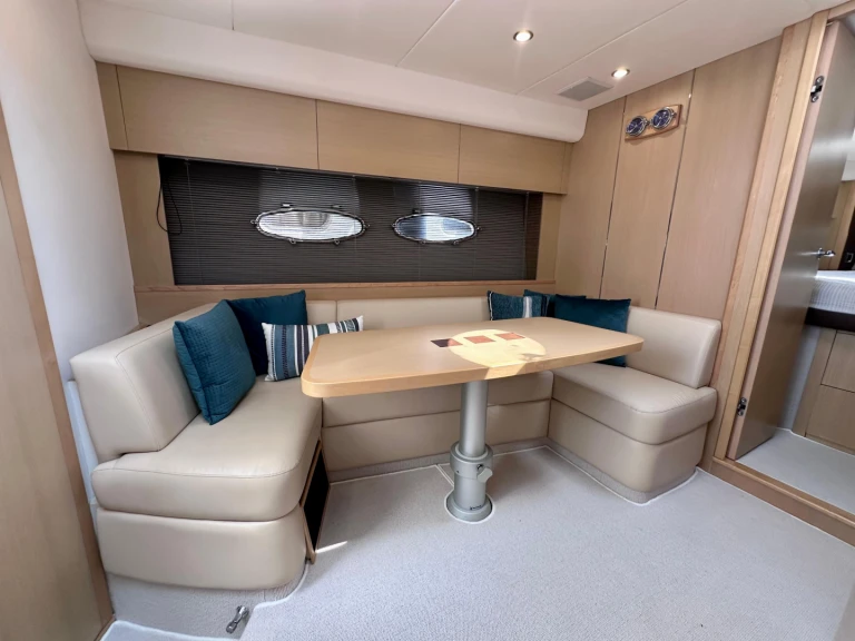 Alquiler de embarcaciones Princess Princess V42 enVilleneuve-Loubet en Samboat