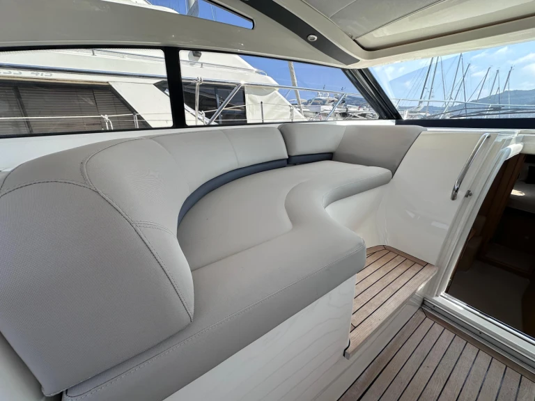 Alquiler Lancha Princess con o sin  título de navegación