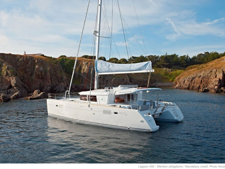 Catamarán para alquilar Toúrlos al mejor precio