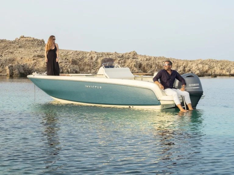 Invictus  200SX de alquiler a Fornells