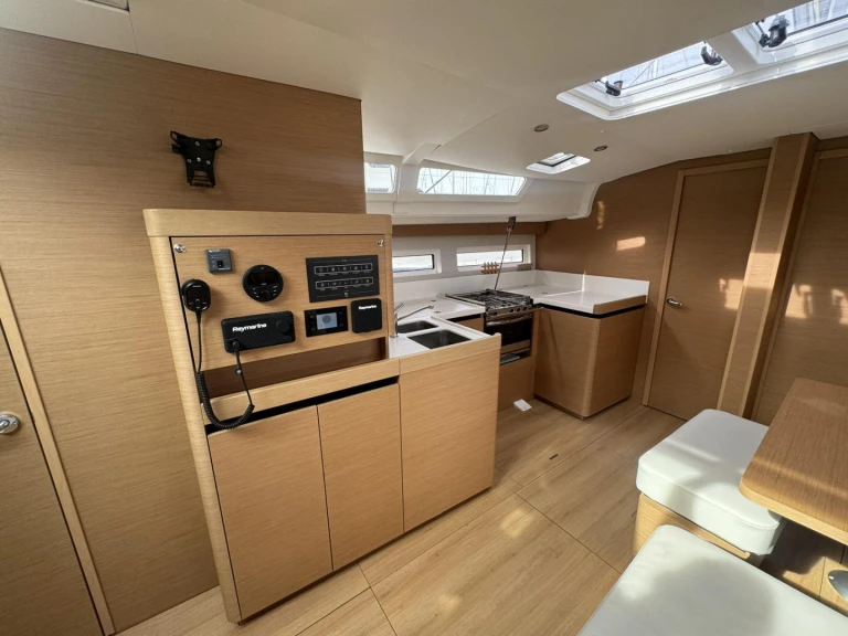 Alquiler de barcos Fanári barato de Sun Odyssey 490
