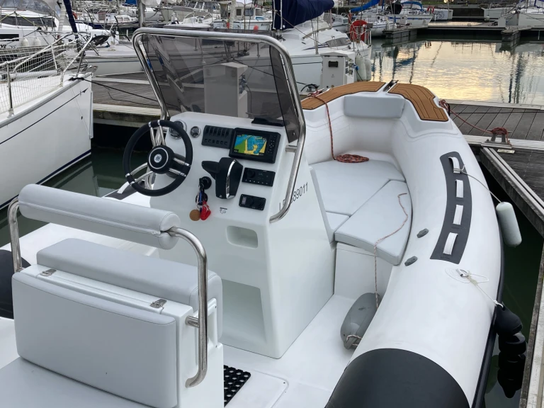 Alquiler de embarcaciones Adrieti Super Luc 660 enLa Rochelle en Samboat