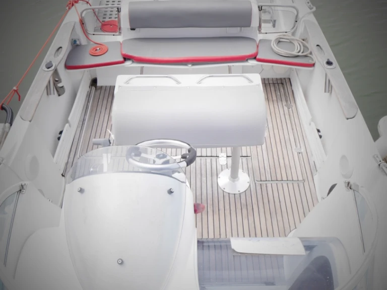 Alquiler de embarcaciones Bénéteau Flyer 750 WA enLa Baule-Escoublac en Samboat