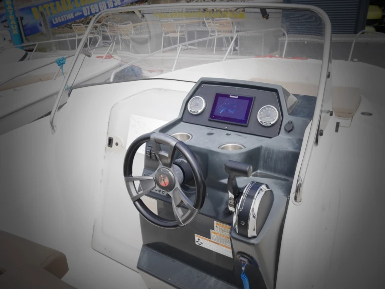 Alquiler de Quicksilver QUICKSILVER 675 ACTIV en La Baule-Escoublac