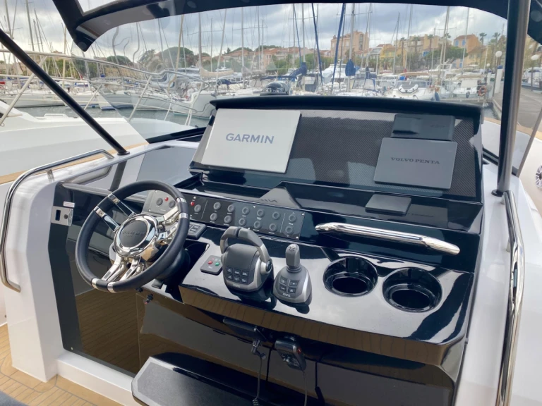 Pardo Yachts Pardo 38 de alquiler a Port Grimaud