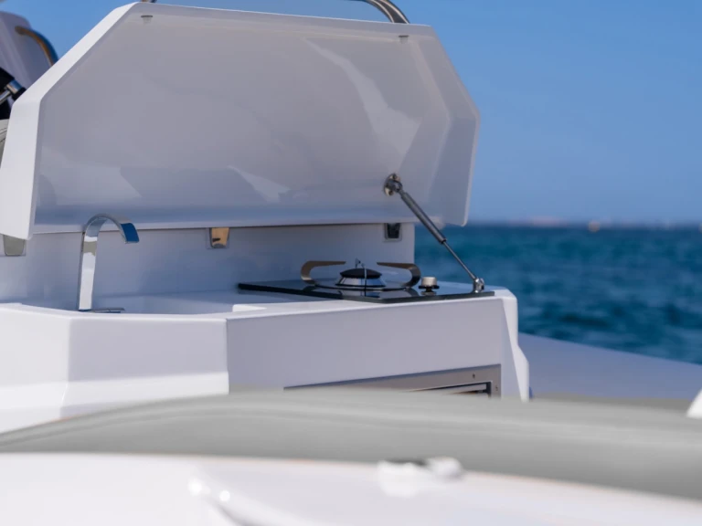 Alquiler de U FANALE LIBECCIU 1000 en Bandol