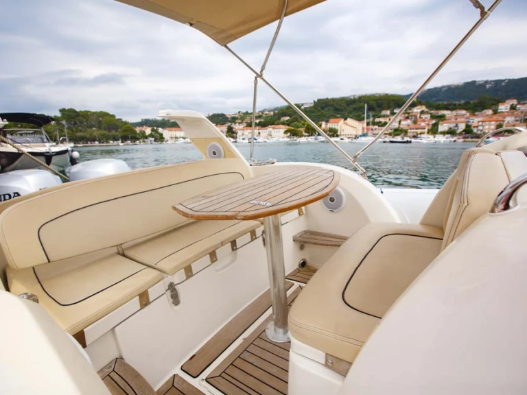 Alquiler Neumática Marlin Boat con o sin  título de navegación