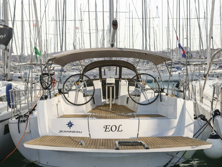 Alquiler Velero Jeanneau con o sin  título de navegación