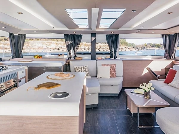 Alquiler de embarcaciones Fountaine Pajot Aura 51 enNéa Péramos en Samboat