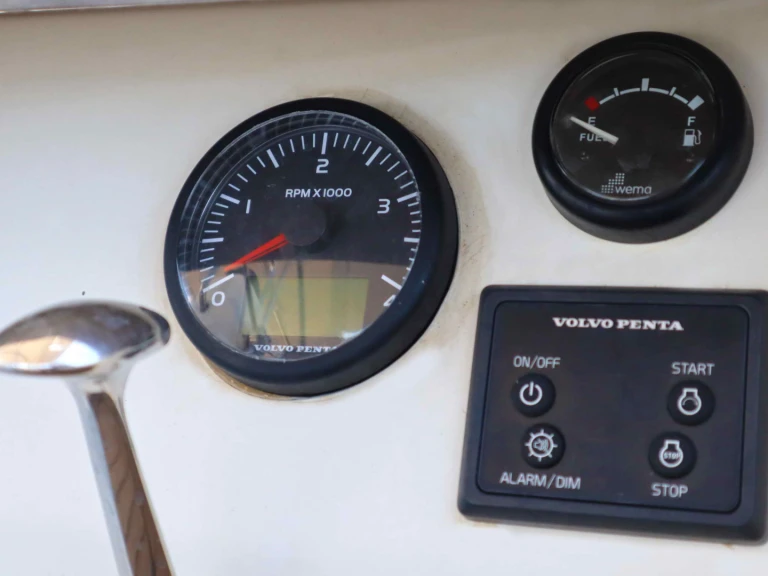 Alquiler de embarcaciones Bavaria Cruiser 40 enNéa Péramos en Samboat