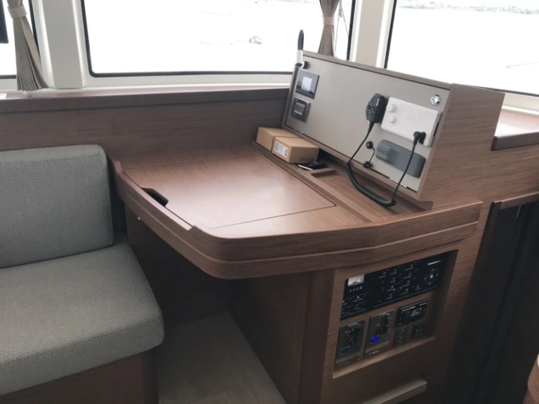 Alquiler de barcos San Teodoro barato de Lagoon 42