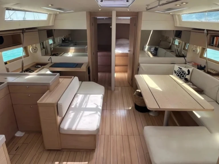 Alquiler de Velero, con o sin patrón Bénéteau Vlycho