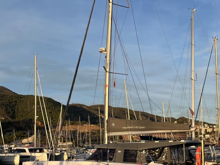 Alquiler de Catamarán, con o sin patrón Nautitech Punat