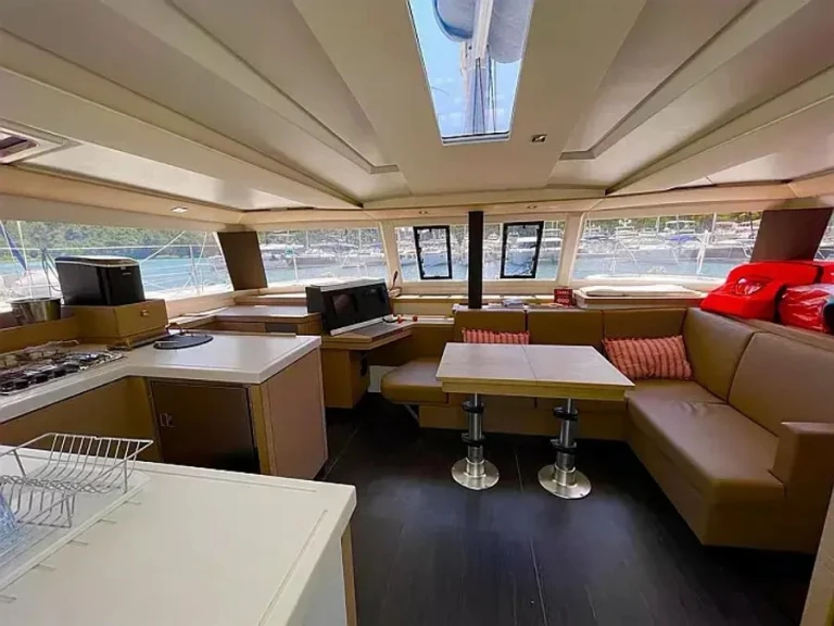 Alquiler de embarcaciones Fountaine Pajot Astrea 42 enPrimošten en Samboat