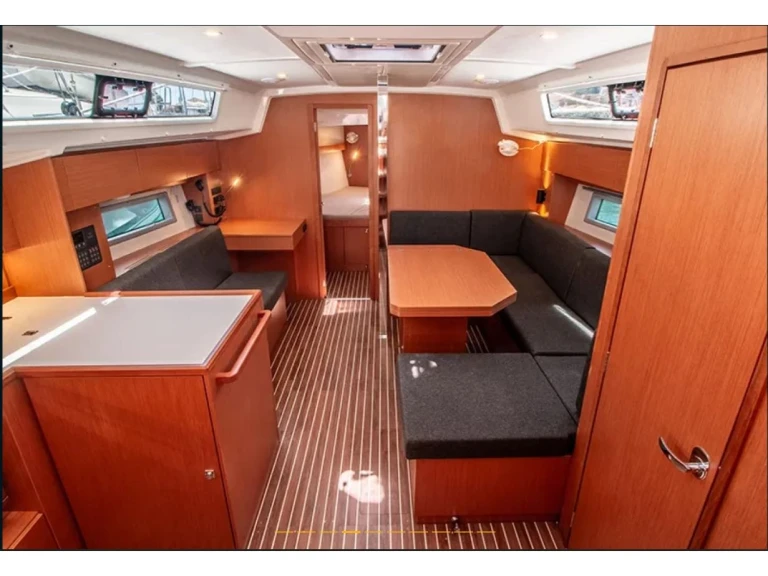 Alquiler de barcos Lefkáda barato de Bavaria C42