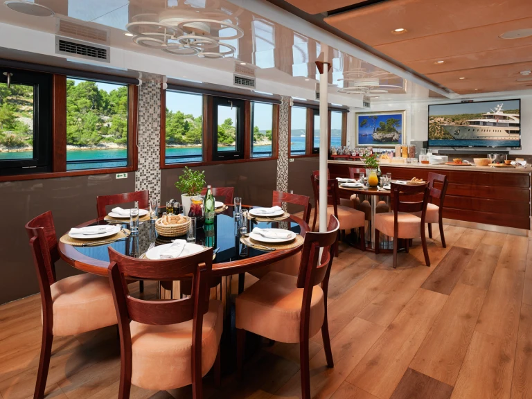 Alquiler de  Motoryacht Queen Eleganza en Split