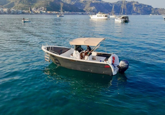 Alquiler de embarcaciones Lever 750 enGiardini-Naxos en Samboat
