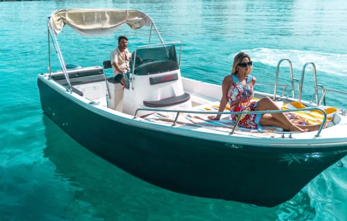 Alquiler Lancha Lever con o sin  título de navegación