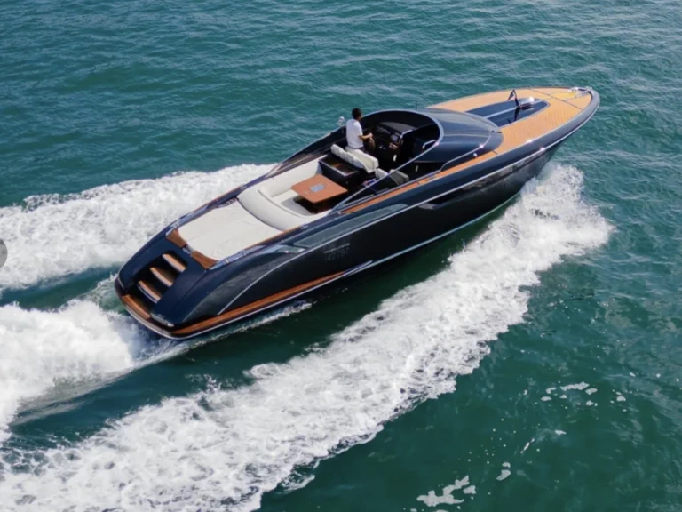 Alquiler de Lancha, con o sin patrón Riva Santa Eulària des Riu