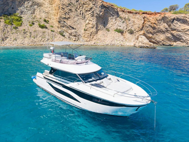 Prestige Yachts F49 de alquiler a Santa Eulària des Riu