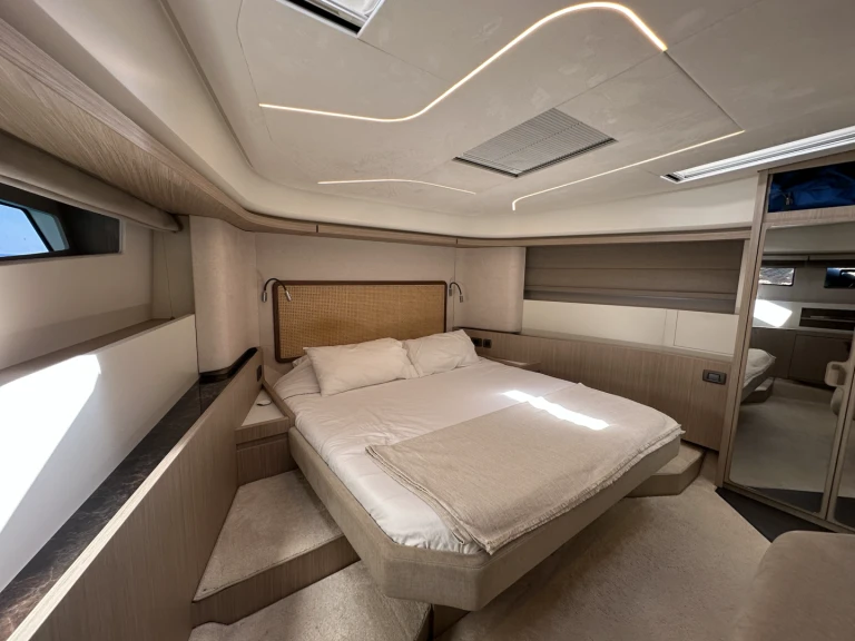 Alquiler de Prestige Yachts F49 en Santa Eulària des Riu