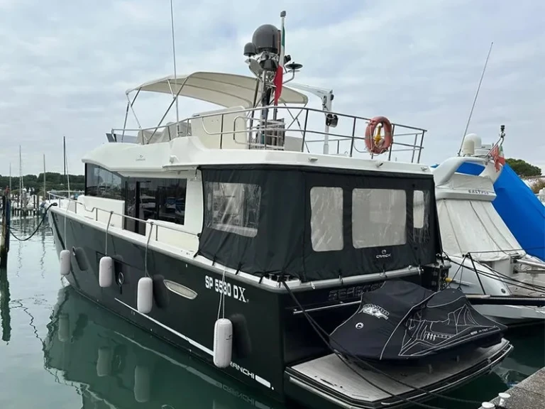 Alquiler de barcos Cannigione barato de Cranchi Eco Trawler 53 LD