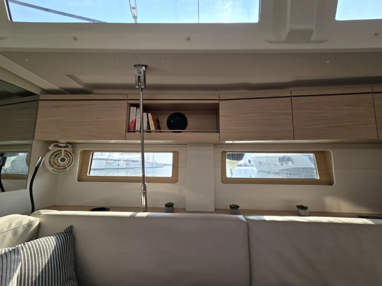 Alquiler de Bénéteau Oceanis 51.1 en Álimos