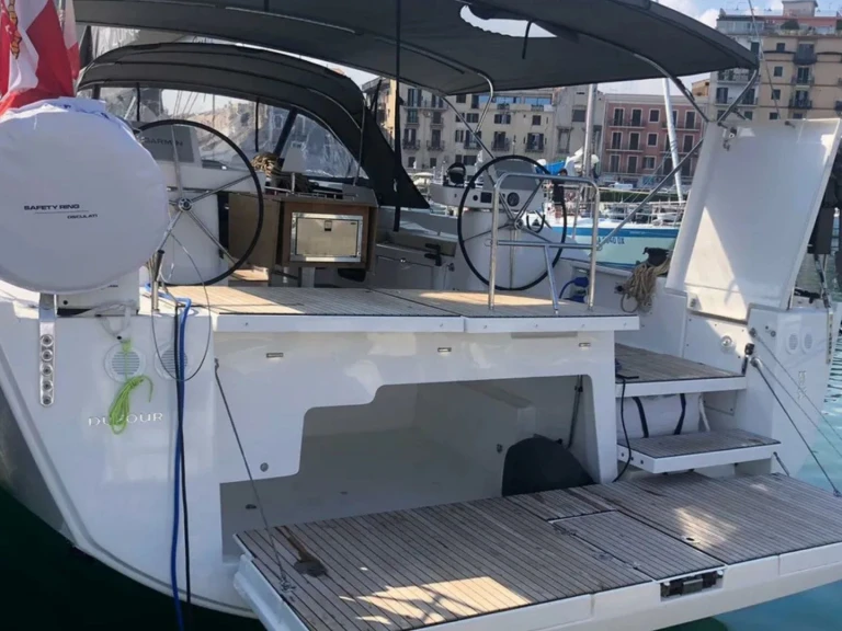 Alquiler Velero Dufour con o sin  título de navegación