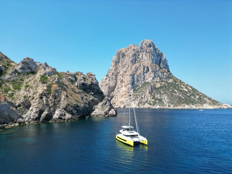 Alquiler Catamarán en Santa Eulària des Riu - Lagoon Lagoon 55 (NEW 2025) + crew / 8 guests